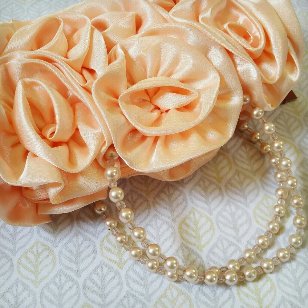 🆕Gorgeous handmade Rose Purse with Pearl handles